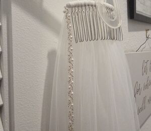 Elegant White Bridal Veil with Pearl Accents